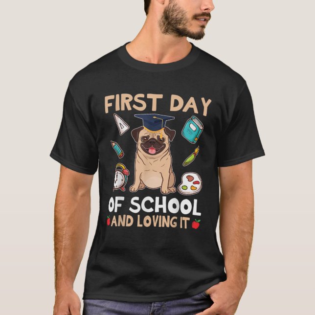 Camiseta Pug Dog Student First Day Of School And Loving I M (Anverso)