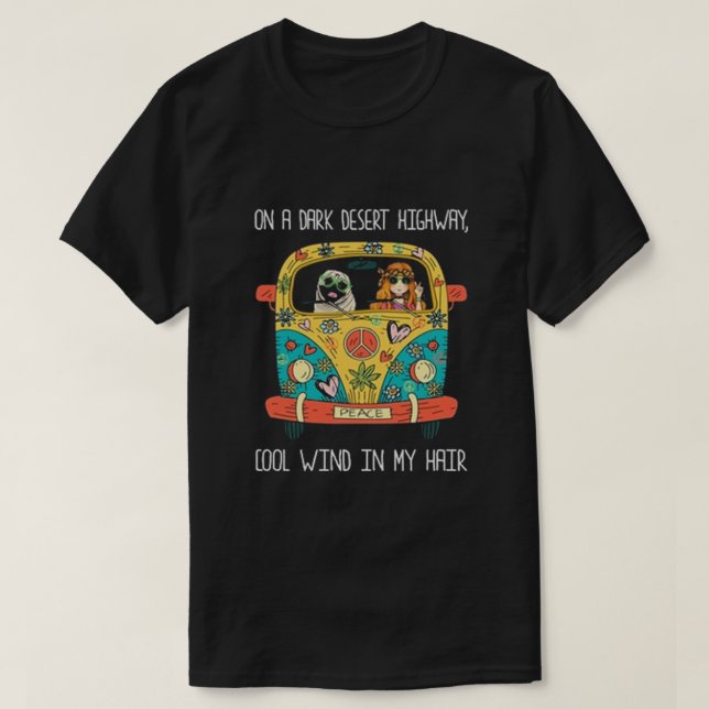 Camiseta Pug En Una Carretera Del Desierto Oscuro (Diseño del anverso)