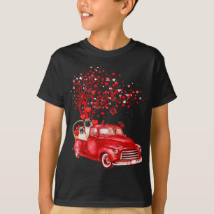Camiseta Pug Riding Red Truck Valentine Butterfly Heart Tre