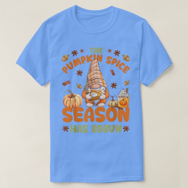 Camiseta Pumpkin Spice Season Has Be  Cute Fall Autumn Gnom (Diseño del anverso)