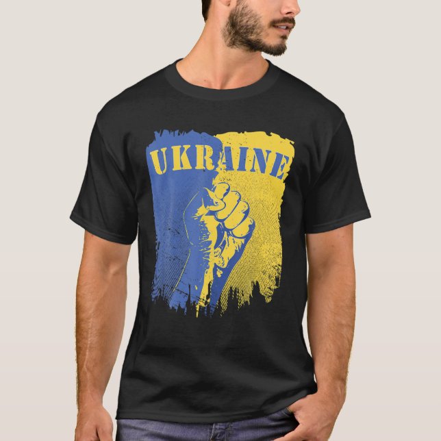 Camiseta Puño de bandera pro Ucrania apoya resistencia ucra (Anverso)