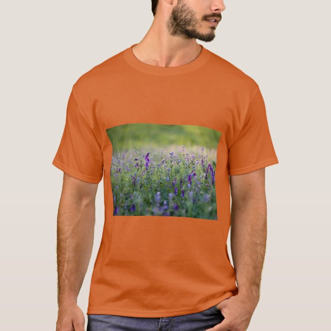 Camiseta Purple Flowers Design Logo – Elegance in Bloom (Anverso)