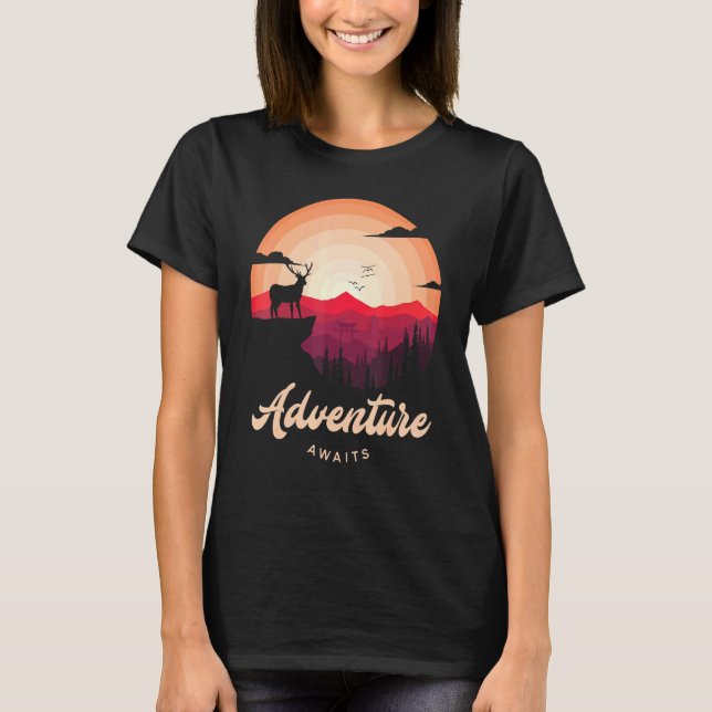 Camiseta Purple Sunset Mountain Deer Forest Adventure (Anverso)