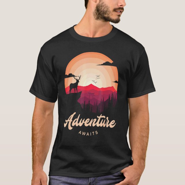 Camiseta Purple Sunset Mountain Deer Forest Adventure (Anverso)