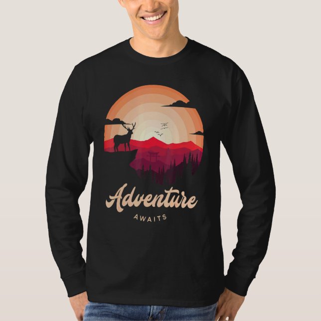 Camiseta Purple Sunset Mountain Deer Forest Adventure (Anverso)