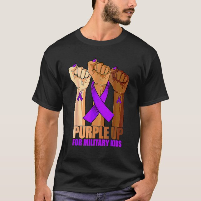 Camiseta Púrpura Para Niños Militares Levantando La Mano A  (Anverso)