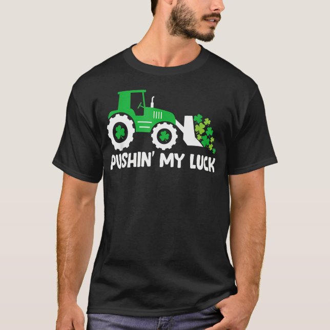 Camiseta Pushing My Luck Tractor Truck St Patricks Day (Anverso)