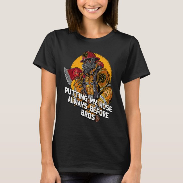 Camiseta Putting My Hose Before Bros  Firefighter Humor Fir (Anverso)
