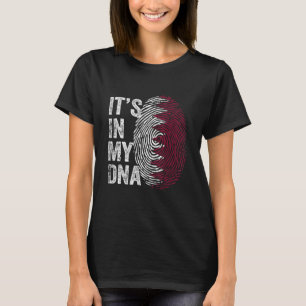 Camiseta Qatar está en mi ADN Cute Qatar huellas digitales 