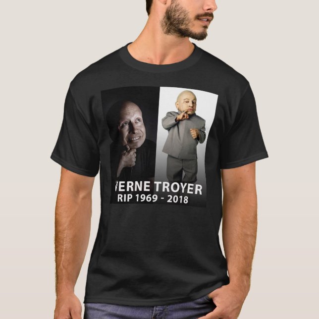 Camiseta QEPD Verne Troyer Classic T-Shirt (Anverso)