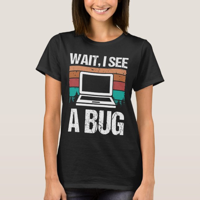 Camiseta Quality Assurance Wait I see a Bug Software Code (Anverso)