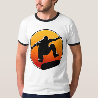 Camiseta que anda en monopatín