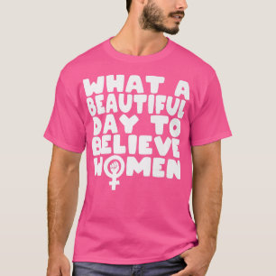 Camiseta Qué Día Hermoso Para Creer A La Mujer Feminismo