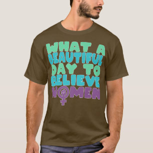 Camiseta Qué Día Hermoso Para Creer El Feminismo De Las Muj