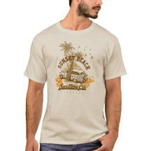 Camiseta que practica surf de la playa de la