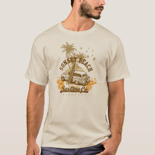 Camiseta que practica surf de la playa de la