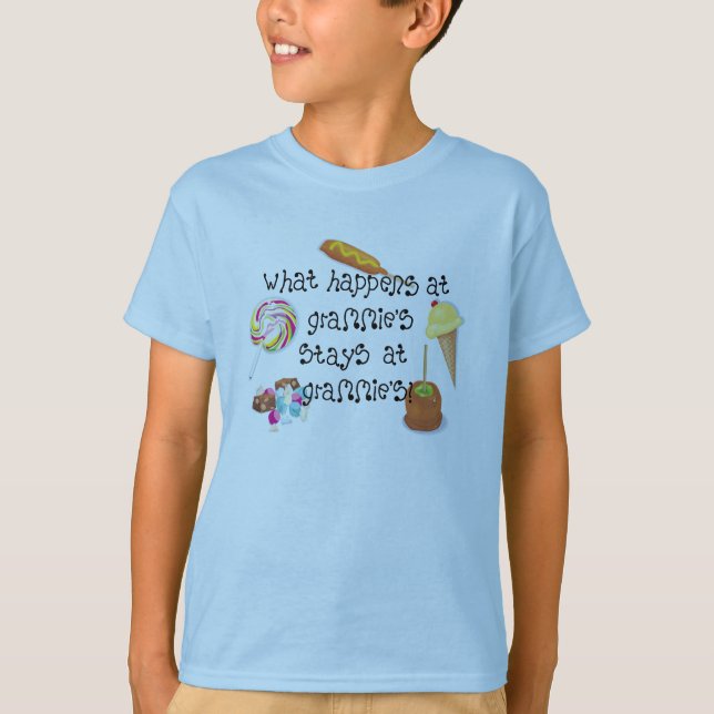Camiseta Qué sucede en las ESTANCIAS de Grammie en Grammie (Anverso)