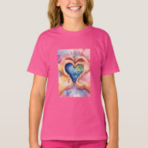 ¿Qué tal "Forever Love: Mother-Child Heart Tee"?