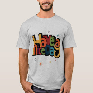 Camiseta "Que Tenga Un Buen Día" Tipografía Retro Colorida 