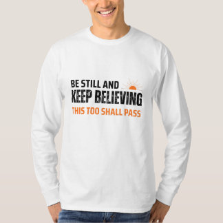 Camiseta Quédate quieto y sigue creyendo. Esto también pasa