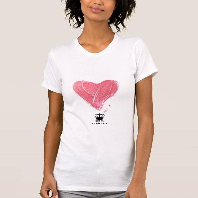Camiseta Queen Charlotte White `tee con corazón rosado (Anverso)