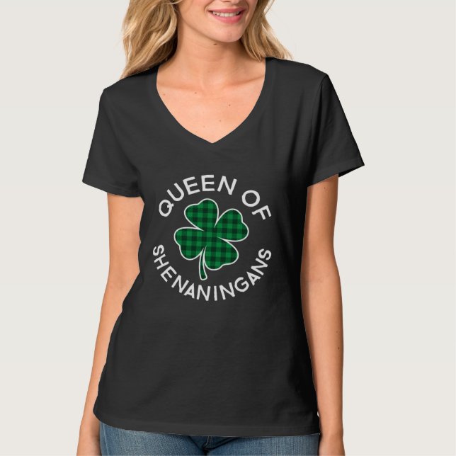 Camiseta Queen Of Shenanigans Plaid Lucky C St Patrick's Da (Anverso)