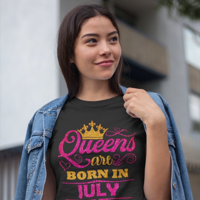 Camiseta Queens are Born in July Faux Glitter Birthday  (Subido por el creador)
