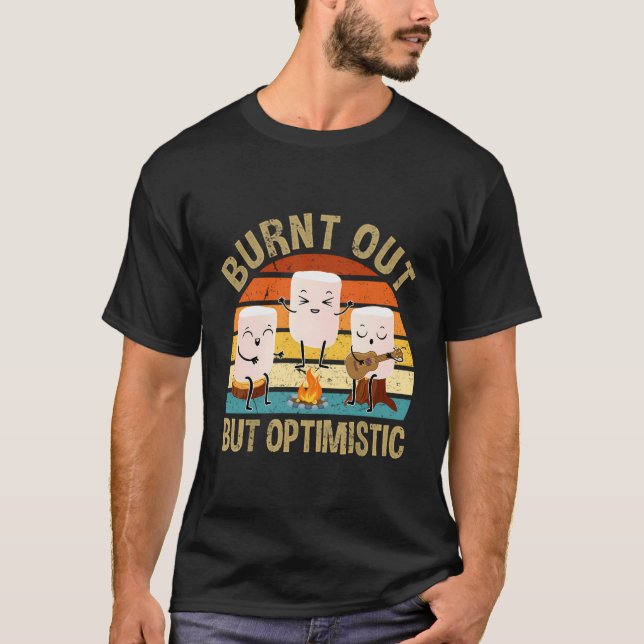 Camiseta Quemado Pero Optimista Marshmallow Para El Campame (Anverso)