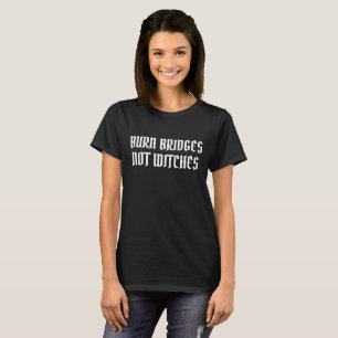 Camiseta Quemar puentes no brujos Brujería de Halloween