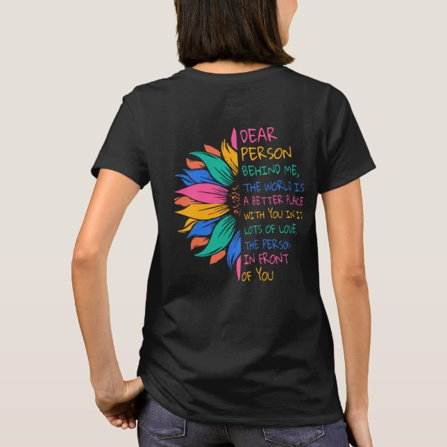 Camiseta Querida Persona Detrás De Mí El Mundo Es Un Lugar  (Reverso)