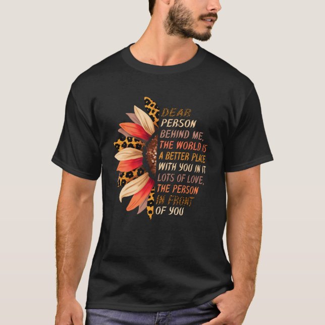 Camiseta Querida Persona Detrás De Mí El Mundo Es Un Lugar  (Anverso)