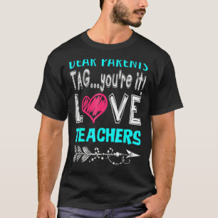 Camiseta Queridos padres etiquetan que amamos a los profeso