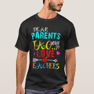 Camiseta Queridos padres etiquetan que amamos a los profeso
