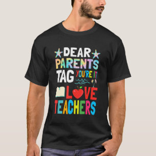 Camiseta Queridos padres etiquetan que amamos a los profeso