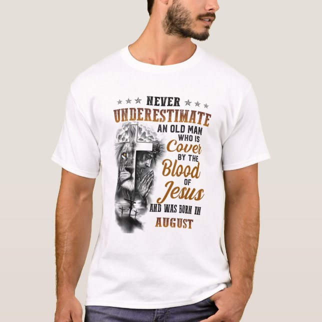 Camiseta Quien Está Cubierto Por La Sangre De Jesús Nacido  (Anverso)