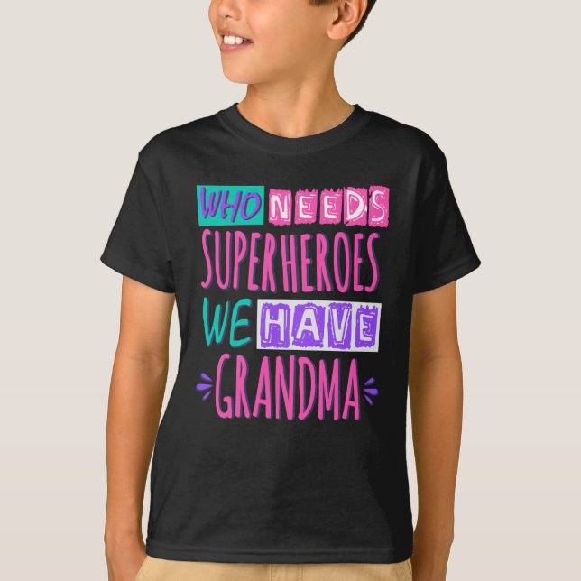 Camiseta ¿Quién necesita superhéroes? Tenemos abuela (Anverso)
