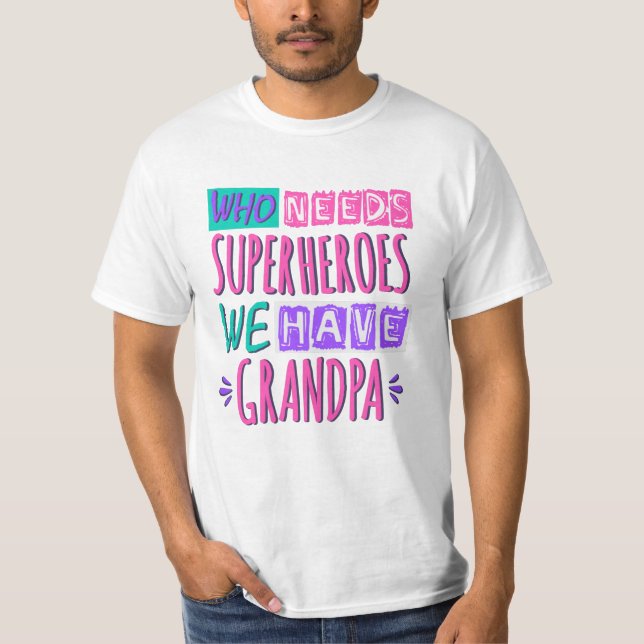 Camiseta ¿Quién necesita superhéroes? Tenemos abuelo. (Anverso)