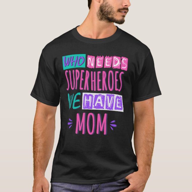 Camiseta ¿Quién necesita superhéroes? Tenemos mamá. (Anverso)