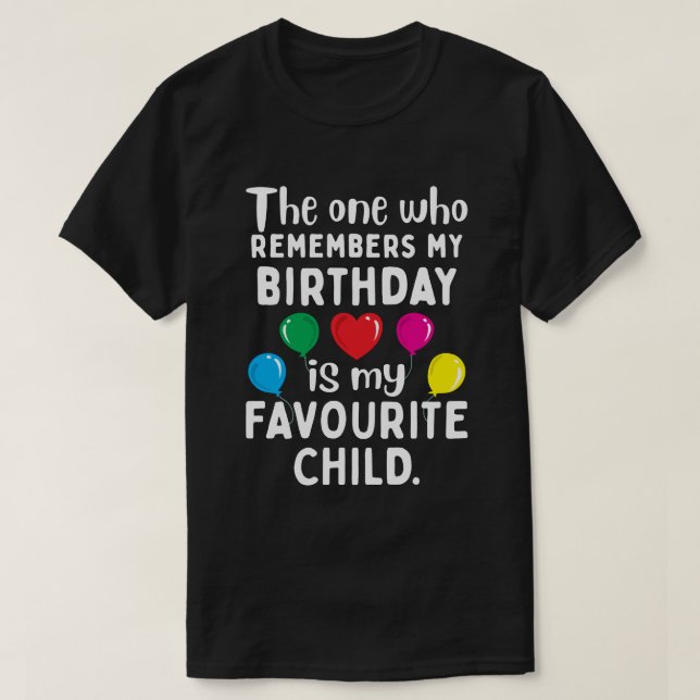 Camiseta Quién recuerda mi cumpleaños es mi hijo favorito (Diseño del anverso)