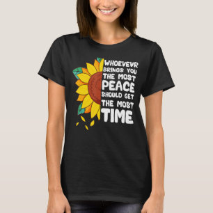 Camiseta Quien Sea Que Te Brinde Más Paz Debería Conseguir