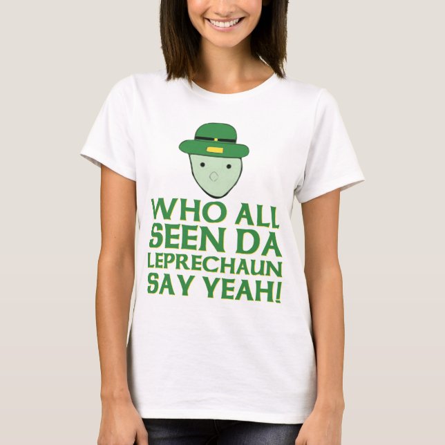 Camiseta Quién todo el Leprechaun visto de DA dice sí Meme (Anverso)
