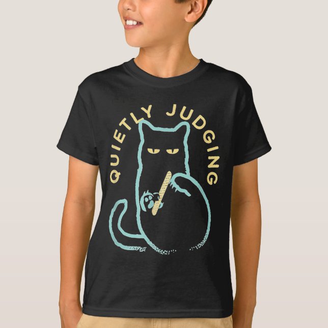 Camiseta Quietly Judging Funny Novelty Cat Lover Cat Owner  (Anverso)