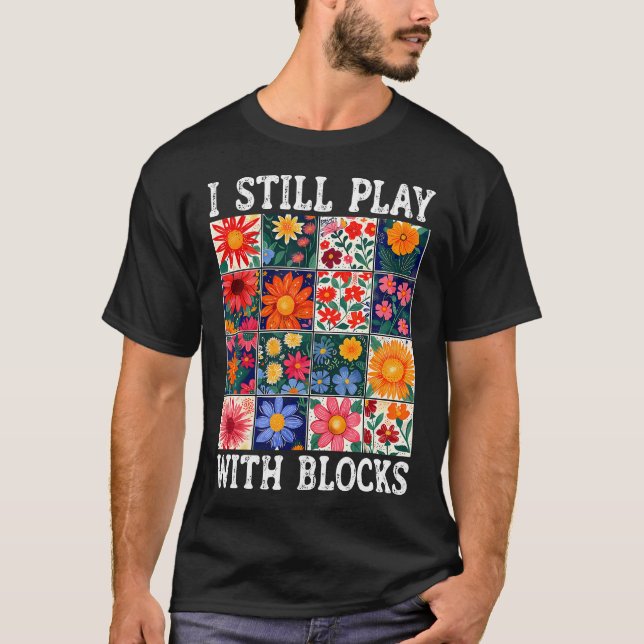 Camiseta Quilting I Still Play With Blocks Sewing Quilter Q (Anverso)