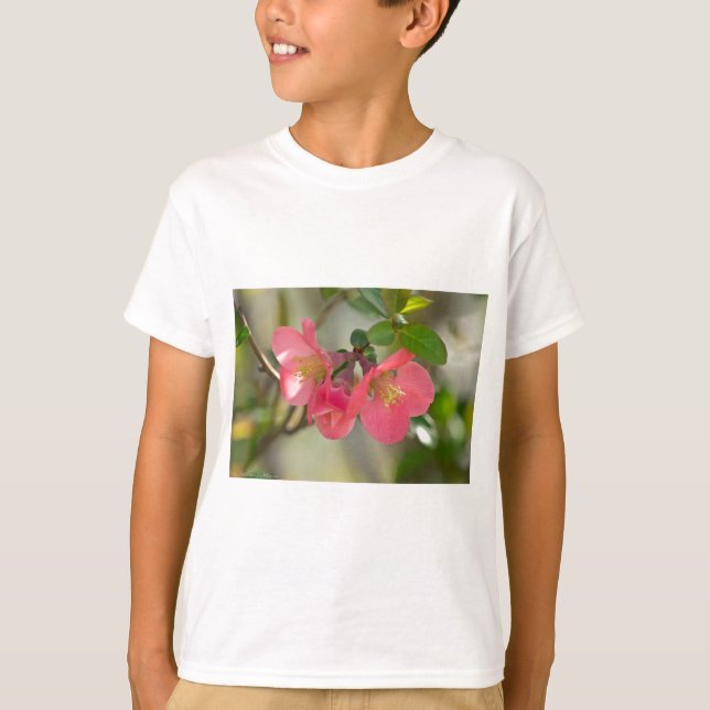 Camiseta Quince Glow de Flor Rosa (Anverso)