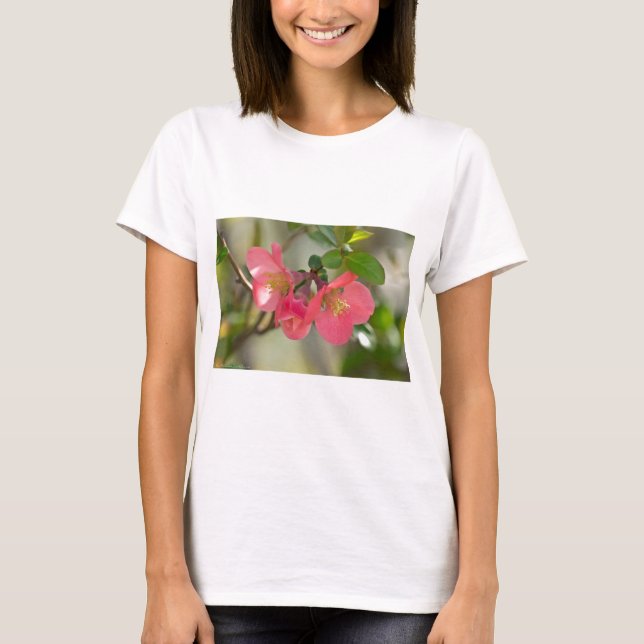 Camiseta Quince Glow de Flor Rosa (Anverso)