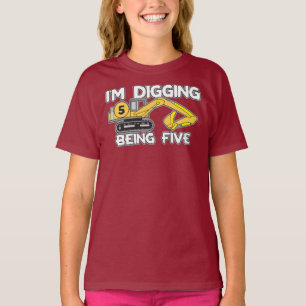 Camiseta Quinto cumpleaños del niño, estoy cavando siendo c