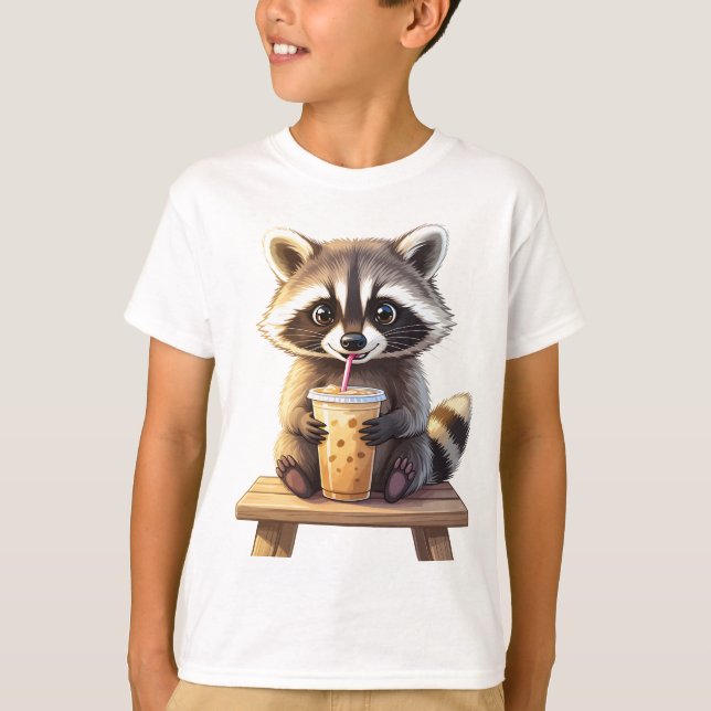 Camiseta Raccoon Drinking Iced Coffee (Anverso)
