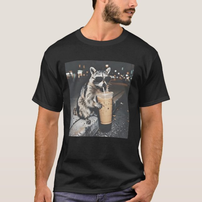 Camiseta Raccoon-Drinking-Iced-Coffee (Anverso)