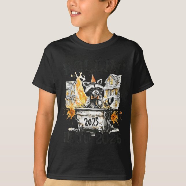 Camiseta Raccoon Rollin Into 2026 Funny Dumpster Fire 2025  (Anverso)
