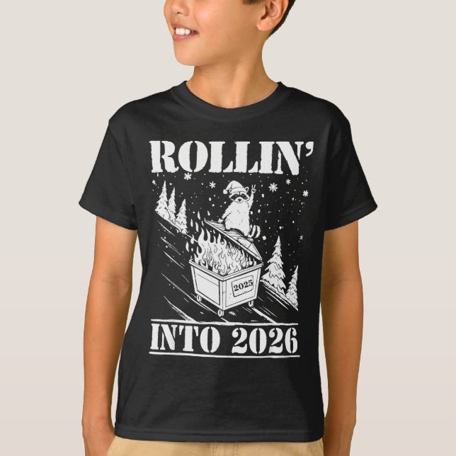 Camiseta Raccoon Rolling Into 2026 Happy New Year 2026 Funn (Anverso)